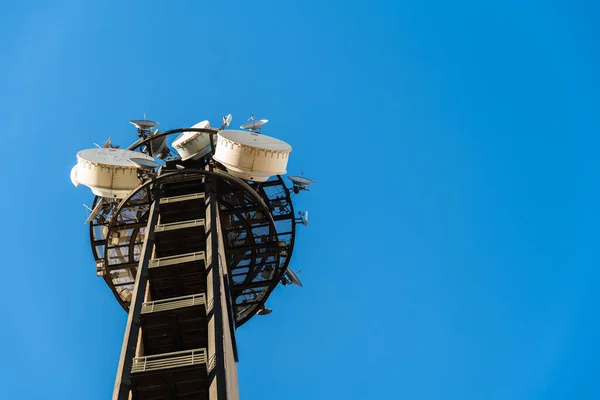 Grote Telecommunicatietoren Vol Met Antennes Voor Radio Televisie — Stockfoto