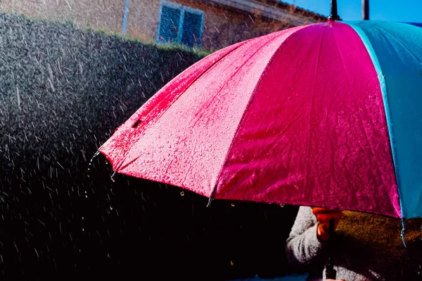 Färgglada Paraply Våt Kraftigt Regn — Stockfoto