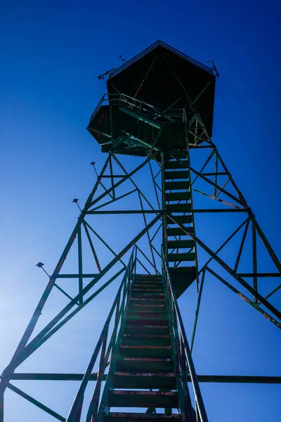 Vakttorn För Att Observera Fångars Rörelser Ett Bergsområde — Stockfoto