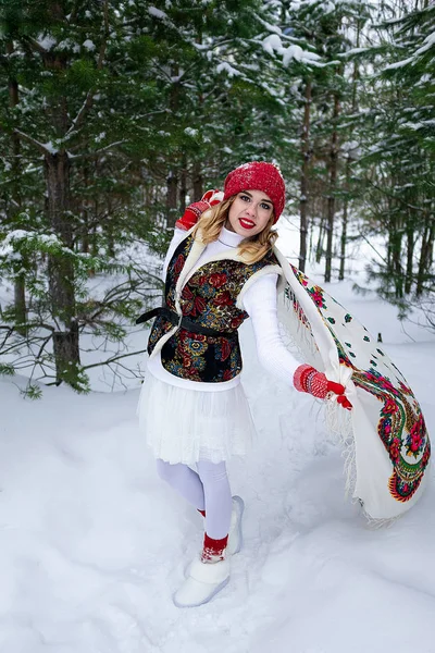 Ρωσική Σάλι Κορίτσι Του Χειμώνα — Φωτογραφία Αρχείου