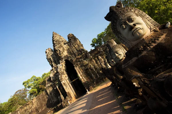 Angkor Thom güney kapısında, tapınaklar Angkor, Kamboçya