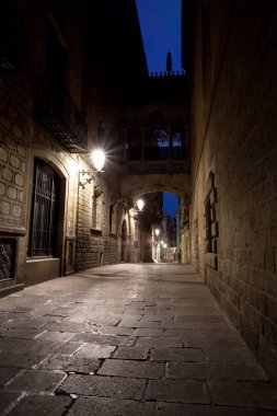 Binalar Barri Gotic çeyreğinde, Barcelona arasında köprü