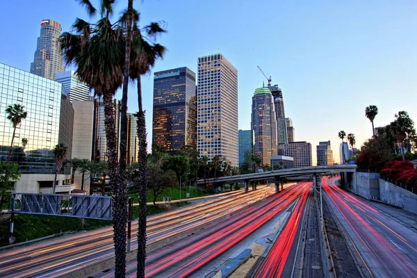 Şehir Los Angeles Şehir Merkezinde Işıkla Gün Batımında Rotaları — Stok fotoğraf