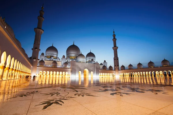 Mezquita Sheikh Zayed Abu Dhabi Anochecer — Foto de Stock