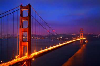 Işıklı golden gate Köprüsü san francisco alacakaranlıkta