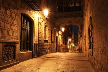 Binalar Barri Gotic çeyreğinde, Barcelona arasında köprü