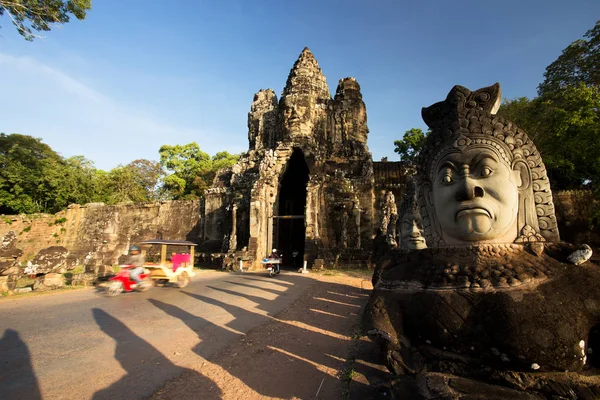 Angkor Thom güney kapısında, tapınaklar Angkor, Kamboçya
