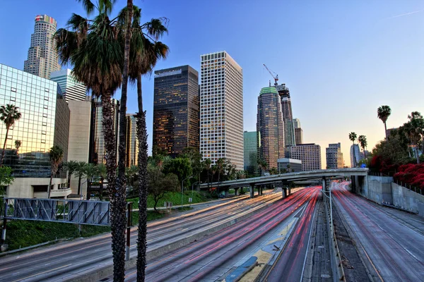 City Los Angeles Downtown Könnyű Pályák Naplementekor — Stock Fotó