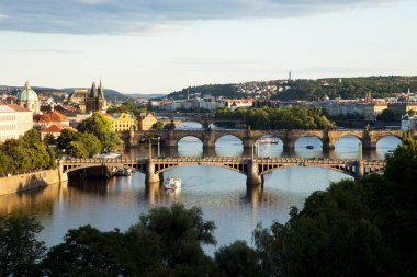 Köprüler Prag Vltava Nehri, doğal görünümünden Letna üzerinde