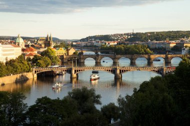 Köprüler Prag Vltava Nehri, doğal görünümünden Letna üzerinde