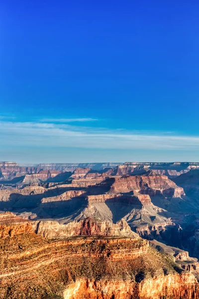Grand Canyon Vue du bord sud avec ciel bleu vif au coucher du soleil — Photo