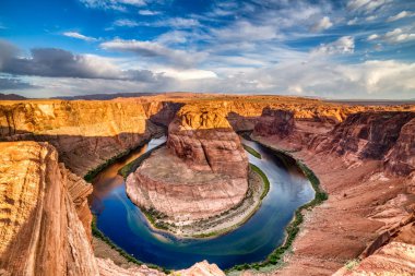 Brigh ile Beautiful Sunrise Colorado Nehri üzerinde Horseshoe Bend