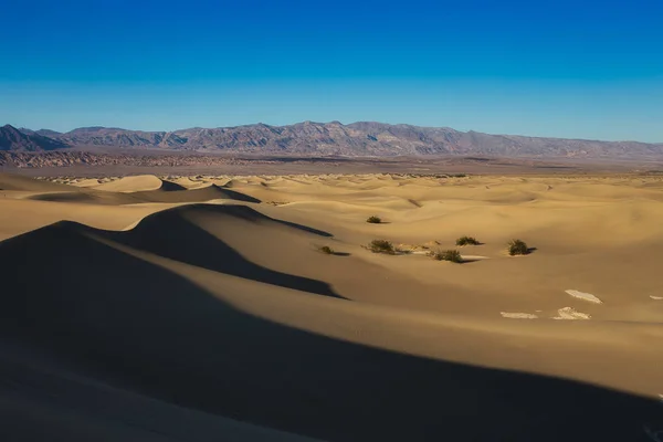 Αμμοθίνες στο εθνικό πάρκο της κοιλάδας του θανάτου, Καλιφόρνια — Φωτογραφία Αρχείου