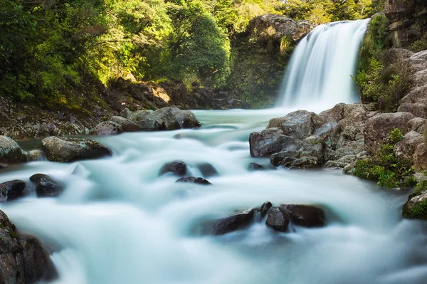 美しい Tawhai の滝でトンガリロ国立公園、ニュージーランド — ストック写真