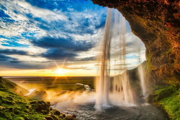 在 hdr，冰岛日落时 seljalandfoss 瀑布 — 图库照片