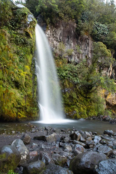 Belle cascate di Dawson nel Parco Nazionale di Egmont, Nuova Zelanda — Foto Stock