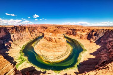 At nalı Bend parlak mavi gökyüzü, Utah ile Colorado Nehri üzerinde