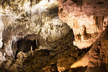 Ruakuri Mağarasında dikitler ve sarkıtlar, Waitomo, Yeni Zealan