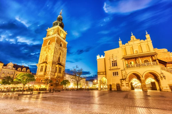 Hlavní náměstí Krakov za soumraku — Stock fotografie