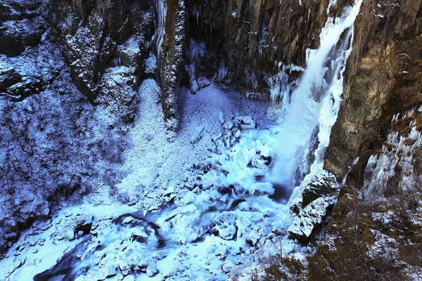 冬には、アイスランドの Hundafoss 滝 — ストック写真