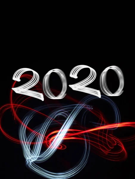 Véspera de Ano Novo 2020 com fogos de artifício com luzes abstratas — Fotografia de Stock