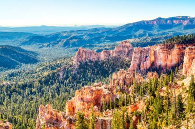 Güneşli bir günde Bryce Canyon Ulusal Parkı, Farview Point, Utah, ABD       