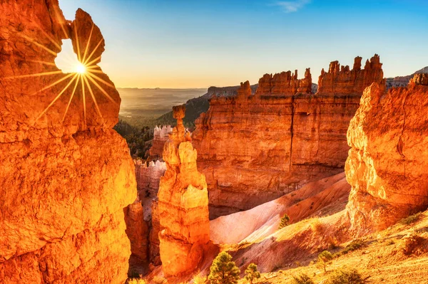 Thors Hammer Bryce Canyon National Park Sunrise Beautiful Sun Rays — Stock Fotó