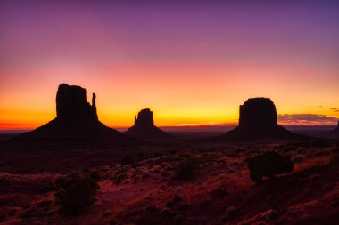 Utah ve Arizona sınırındaki Navajo Ulusal Parkı 'ndaki Anıt Vadisi, ABD