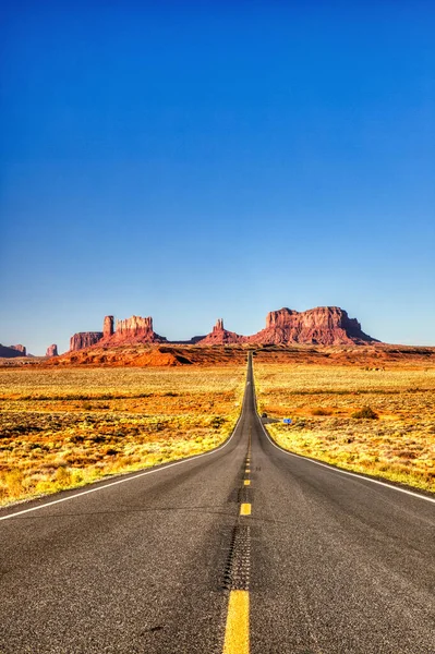 Estrada Para Monument Valley Durante Dia Ensolarado Fronteira Utah Arizona — Fotografia de Stock