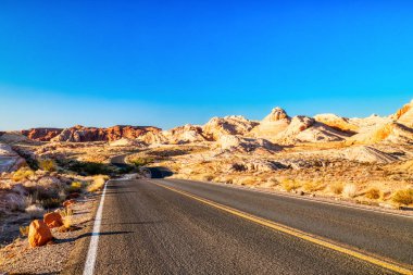 Las Vegas, Nevada yakınlarındaki Fire State Park 'taki Curvy Road, ABD 
