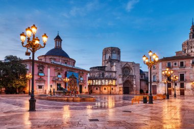 Placa de la Verge ile Turia Fountain ve Porta de l 'Almoina ve Basilica, Valencia, İspanya