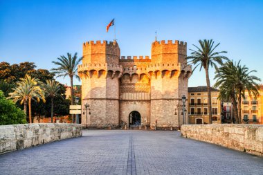 Serrano Kuleleri (Torres de Serranos) Anıt, Valencia, İspanya  