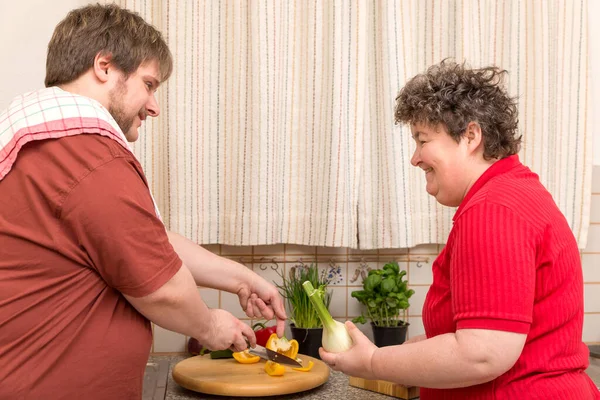 Una Donna Handicappata Giovane Cucina — Foto Stock