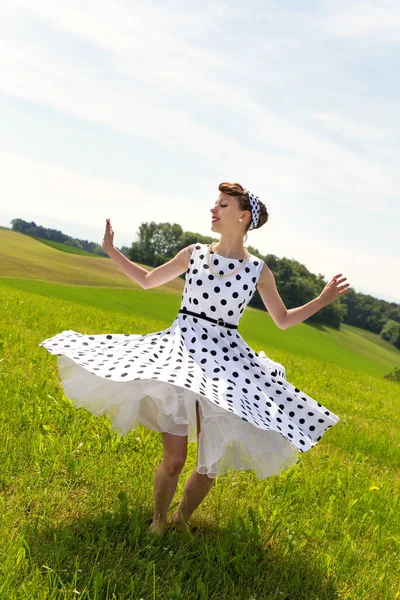 Pin Rockabilly Girl Rock Roll Outfit Dancing Twisting Meadow — Stock Photo, Image