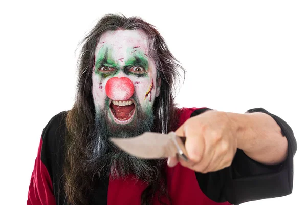 Злой Клоун Угрожает Зрителю Ножом Изолированным Белом Концепция Страшный Хэллоуин — стоковое фото
