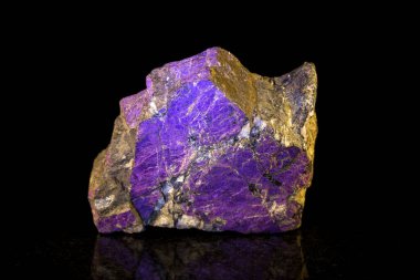 saf mineral taşı, siyah arkaplan