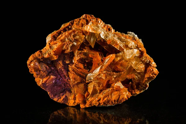 Gips Mineral Sten Svart Bakgrund — Stockfoto