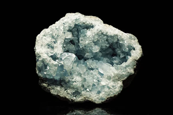 Celestine Mineral Sten Framför Svart — Stockfoto