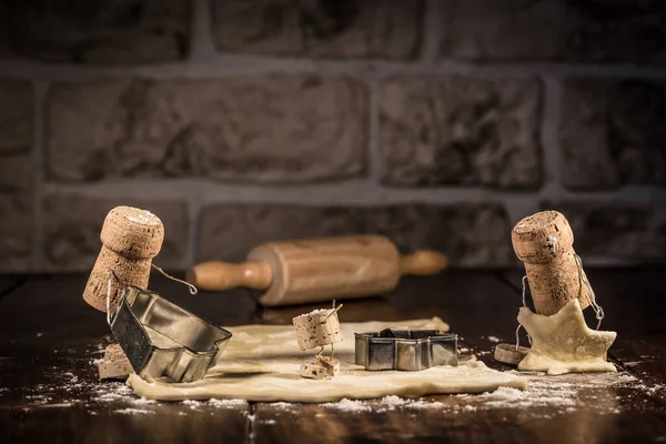 Concept Family Cut Out Bisquits Wine Cork Figures — Stock Photo, Image