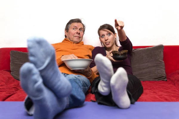 Father Daughter Couch Enjoys Movie — Stock Photo, Image