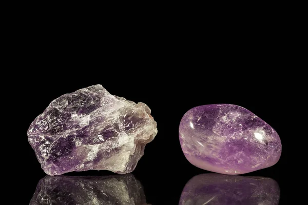 Amethyst Ungeschliffen Und Tumble Finish Mit Schwarzem Hintergrund Und Reflexion — Stockfoto