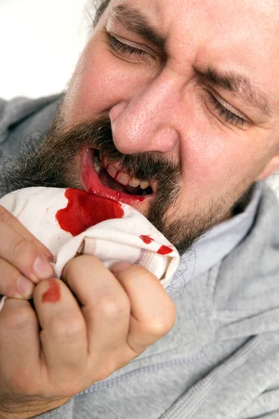 Homem Com Boca Ensanguentada Tecido — Fotografia de Stock