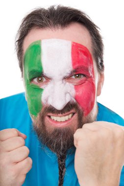 İtalya 'dan kızgın bir hayran, yumruklarını gösteriyor, bembeyaz.