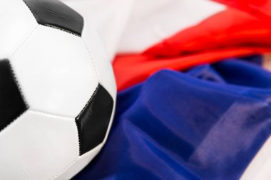 Futbol topu, ya da futbol, Fransız bayrağında, konsept Euro şampiyonluğu