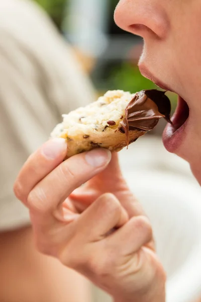 Young Woman Eating Bread Chocolate Cream — Stock Photo, Image