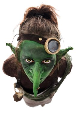 Uzun burunlu yeşil goblin, beyaz tenli.