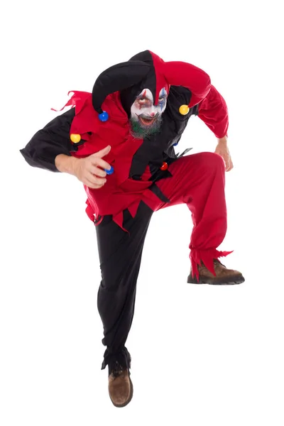 一个邪恶的跳舞小丑 与白人隔离 概念万圣节和狂欢节 — 图库照片