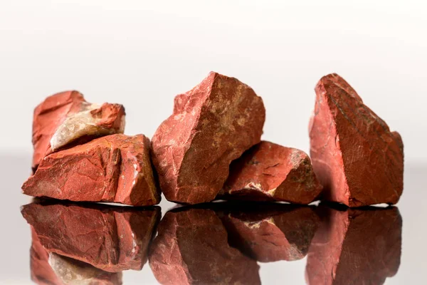 Czerwony Jasper Nieobrobiony Kryształ Uzdrawianie Kamienie Szlachetne — Zdjęcie stockowe