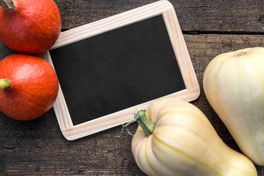 Kopyalama alanı, Hokkaido ve ahşap masada tereyağlı balkabağı