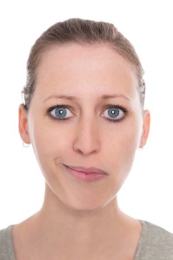 Genç kadın bipolar bozukluklarla karşı karşıya, mutlu ve ne yazık ki, iki yüzlü, izole edilmiş